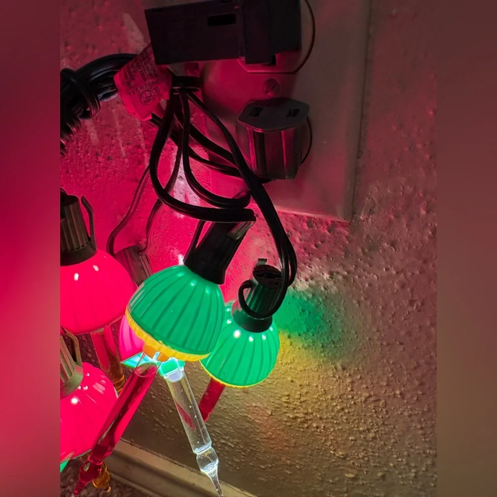 Vintage Christmas Bubble Lights 115-120 volts (7 lights - Picture 2 of 3